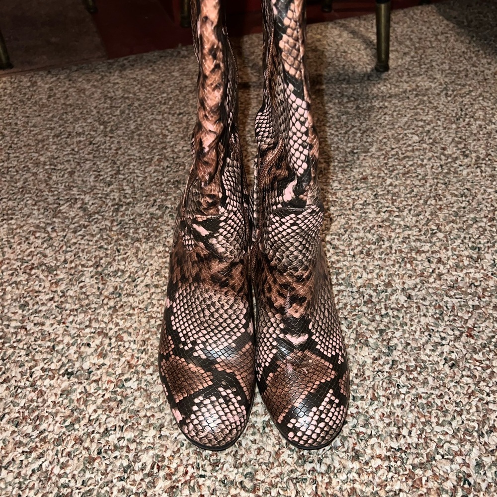 Snakeskin Pattern Knee-High Boots - Picture 4 of 5